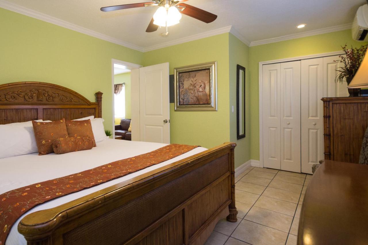 Tropical - Sarasota Resort