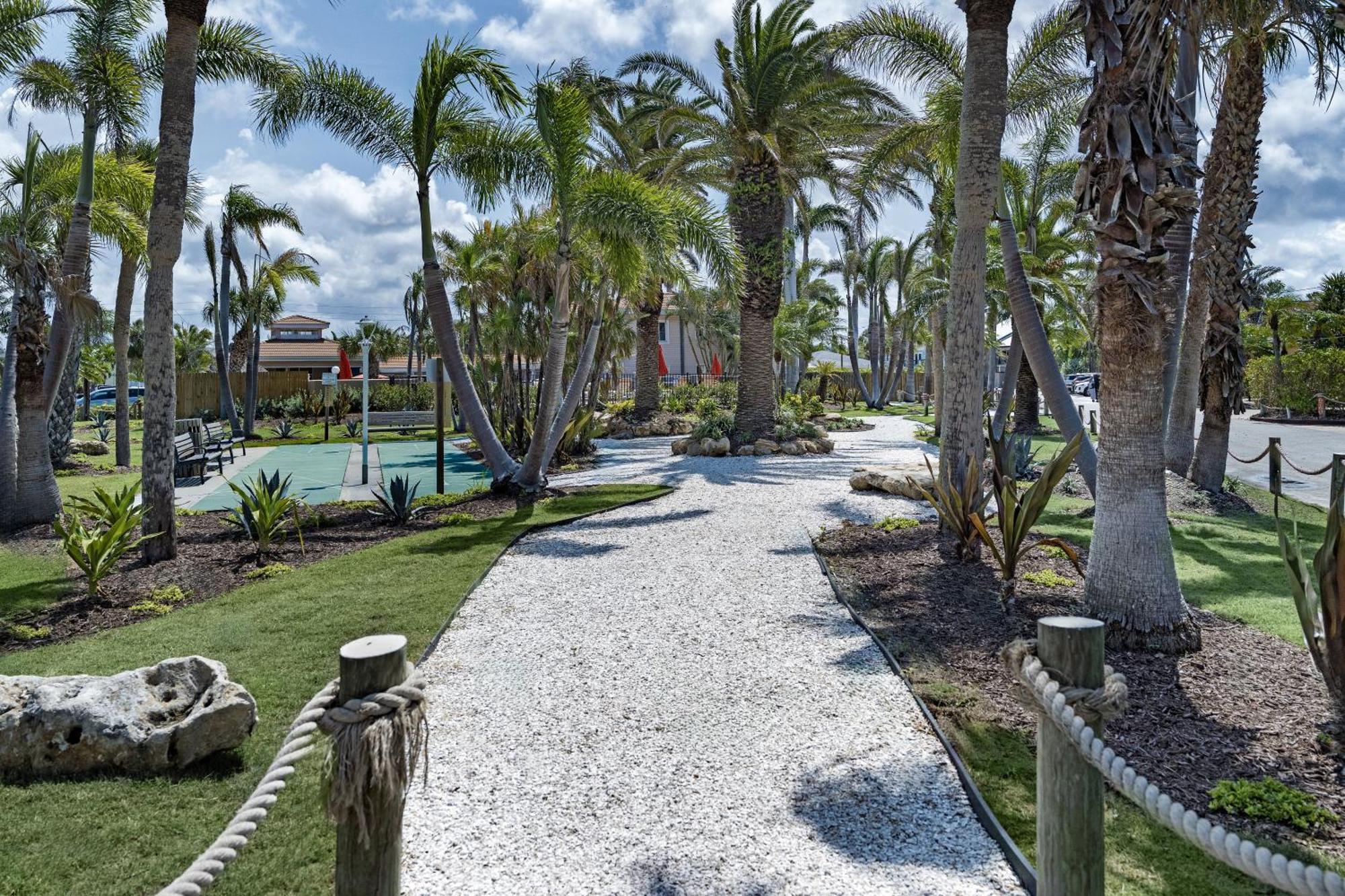Tropical - Sarasota Resort
