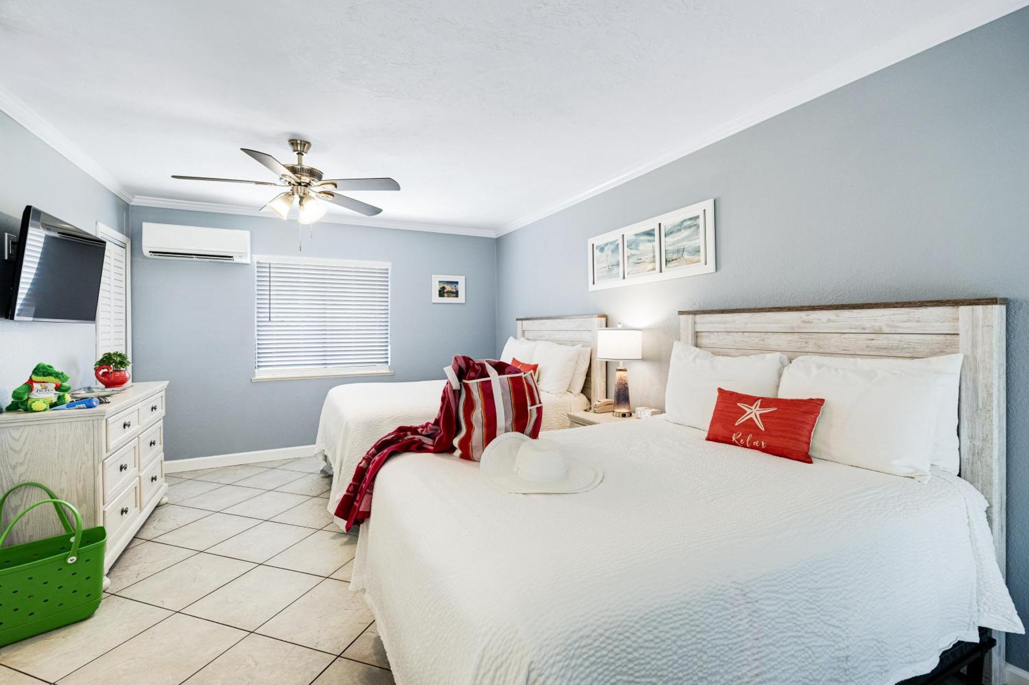 Tropical - Sarasota Resort